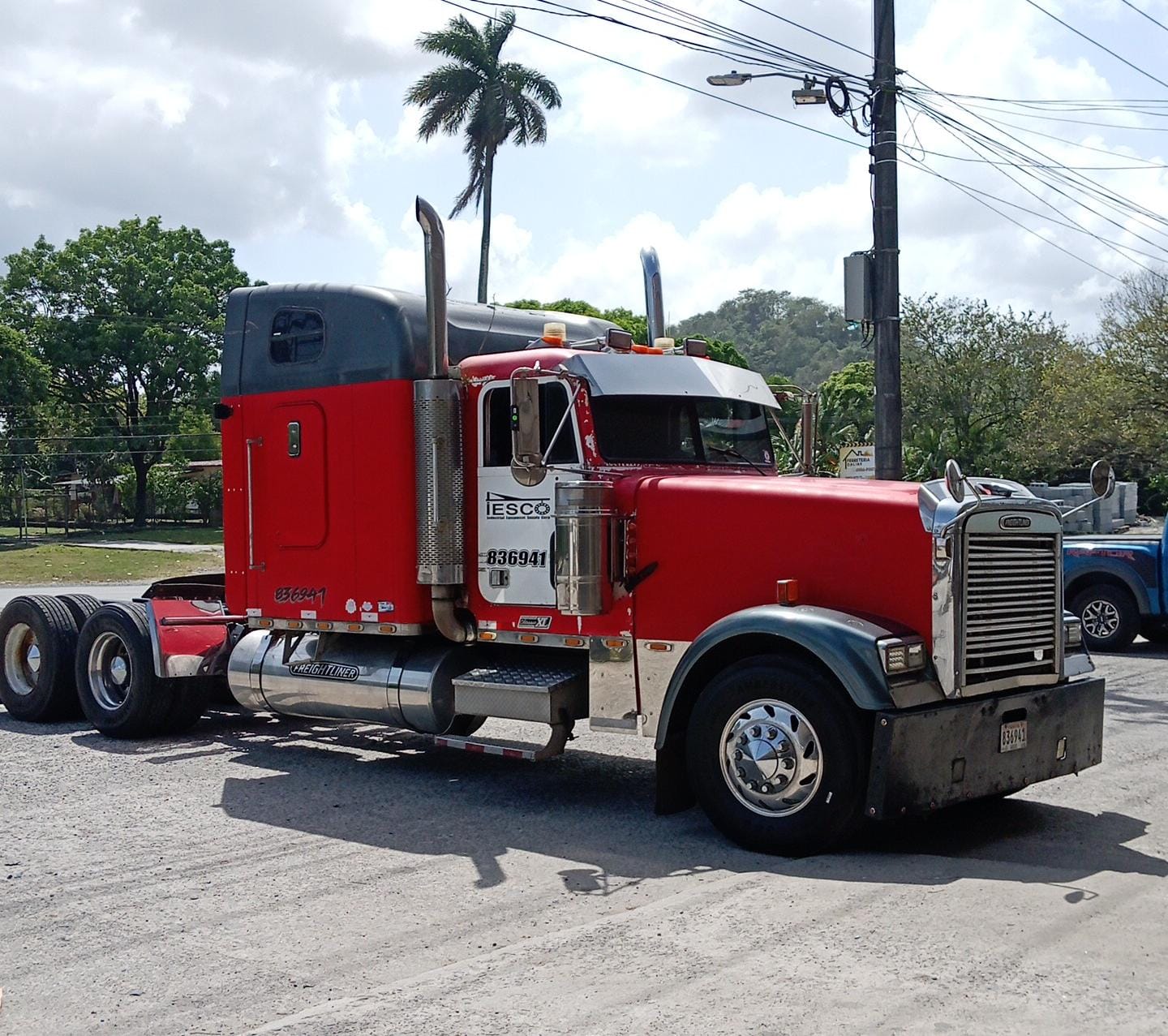 Cargo transport truck